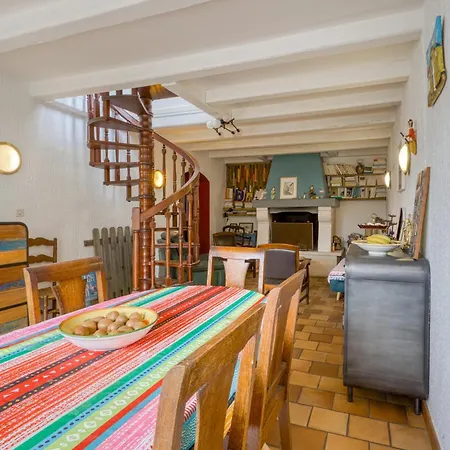 Casa vacanze 3 Bedroom Stunning In Le Château-dʼOléron