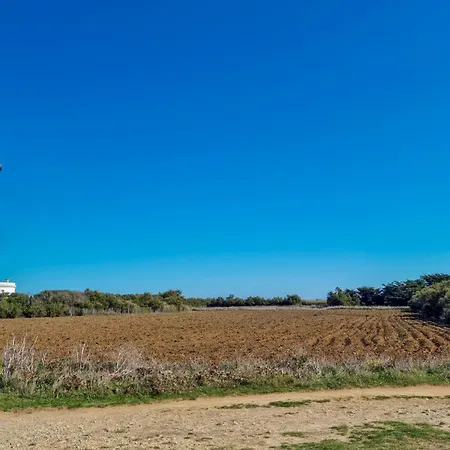 3 Bedroom Stunning In * Le Château-dʼOléron